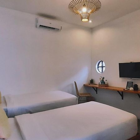 Betah Homestay Banyuwangi バニュワンギ エクステリア 写真