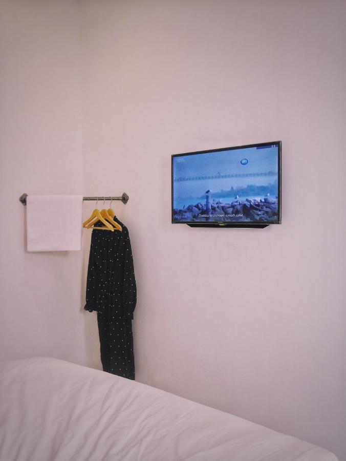 Betah Homestay Banyuwangi バニュワンギ エクステリア 写真