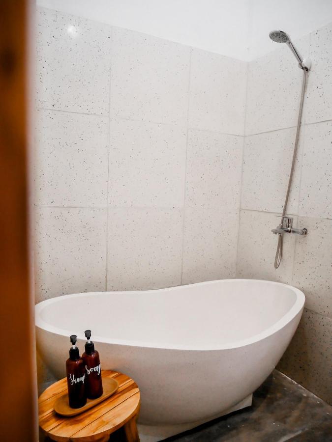 Betah Homestay Banyuwangi バニュワンギ エクステリア 写真
