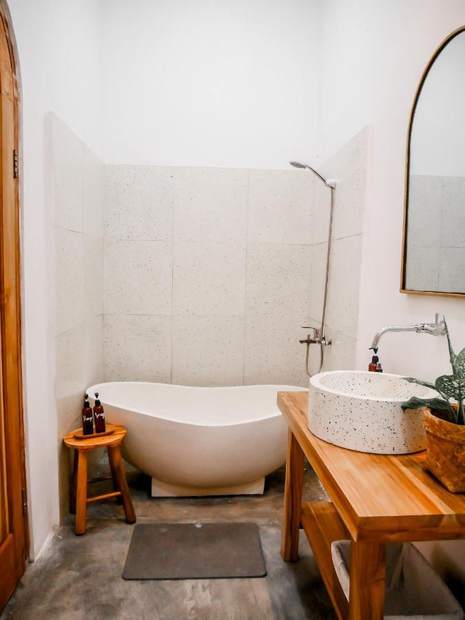 Betah Homestay Banyuwangi バニュワンギ エクステリア 写真