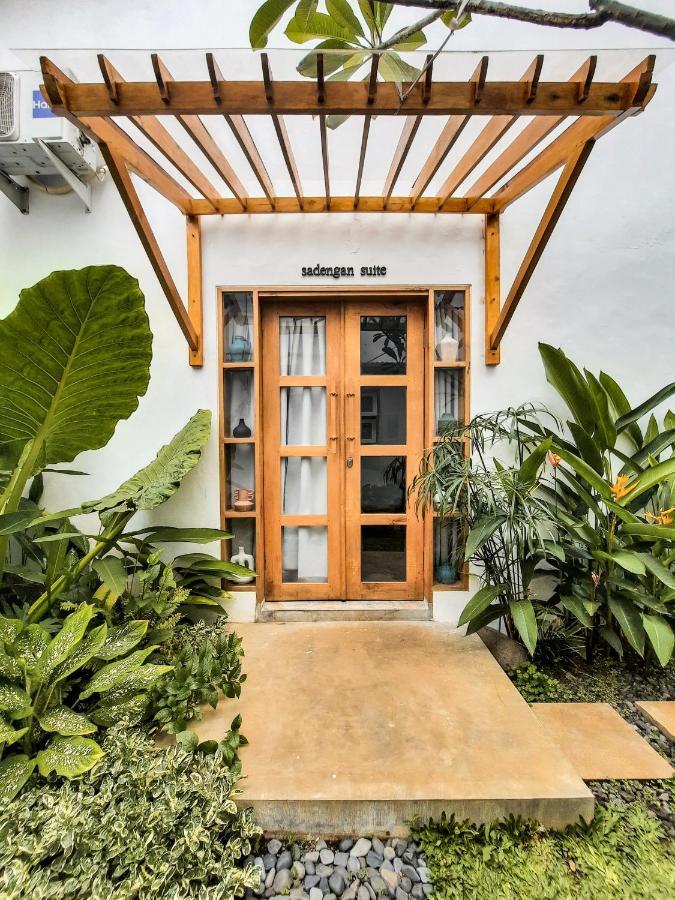 Betah Homestay Banyuwangi バニュワンギ エクステリア 写真