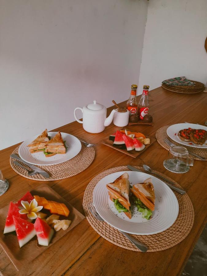 Betah Homestay Banyuwangi バニュワンギ エクステリア 写真