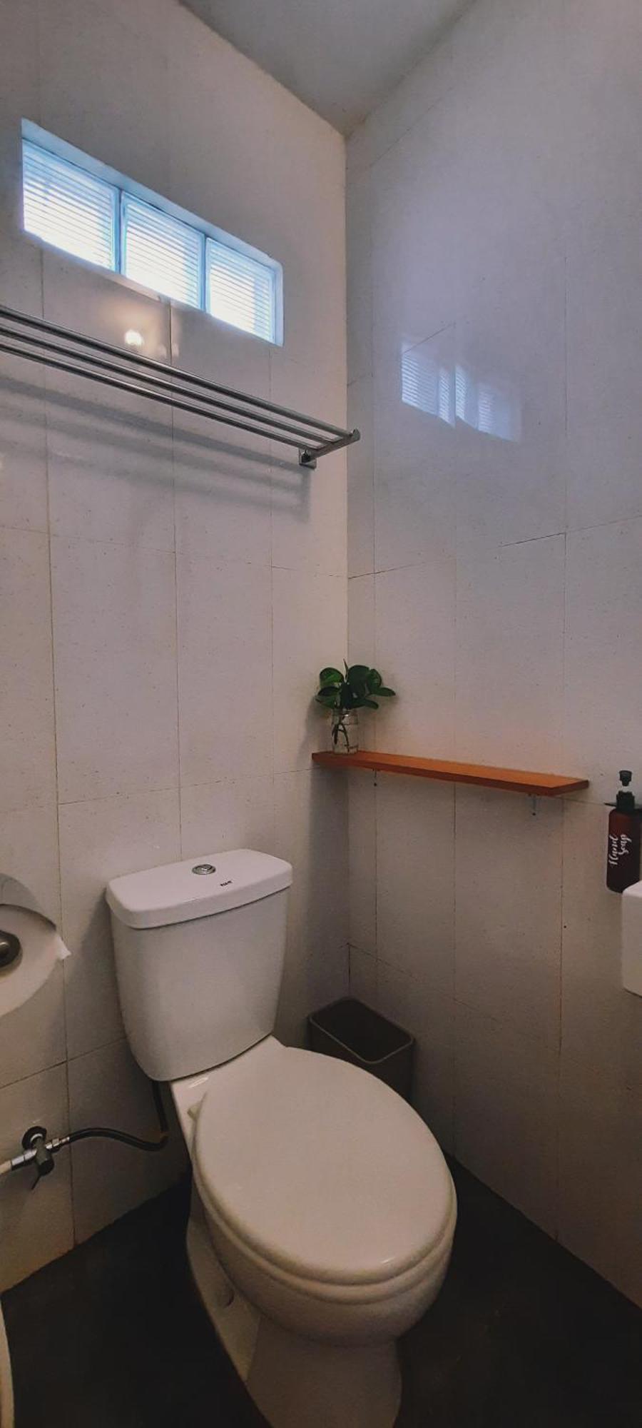 Betah Homestay Banyuwangi バニュワンギ エクステリア 写真