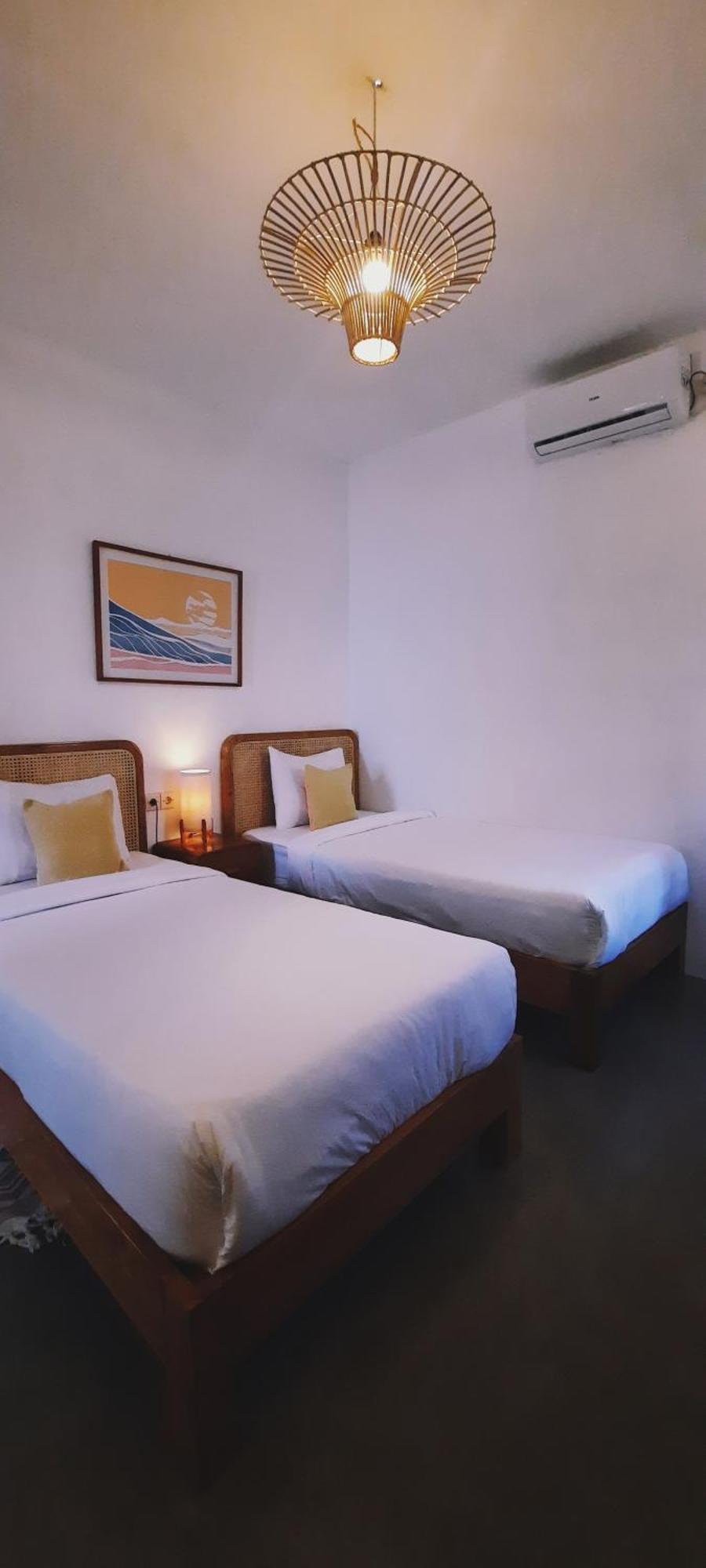Betah Homestay Banyuwangi バニュワンギ エクステリア 写真