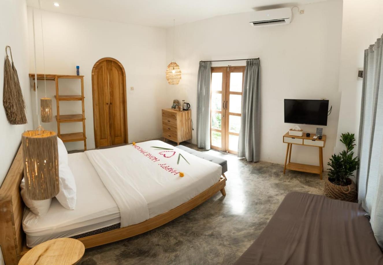 Betah Homestay Banyuwangi バニュワンギ エクステリア 写真